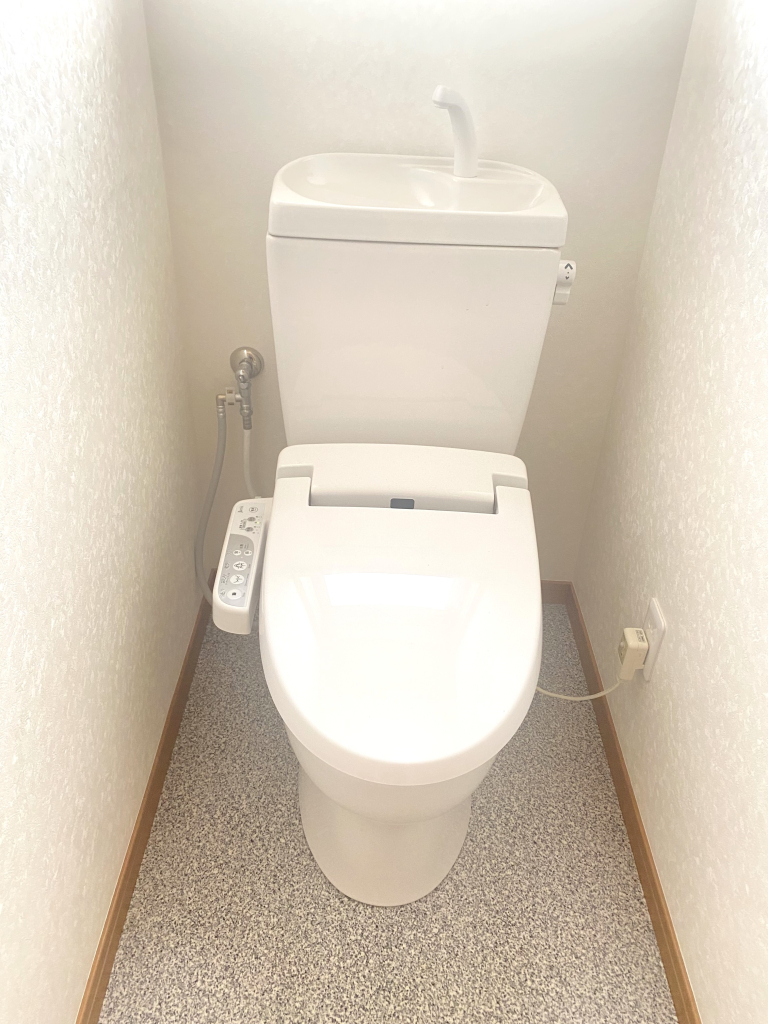 新品ウォシュレット付きに交換済のトイレ