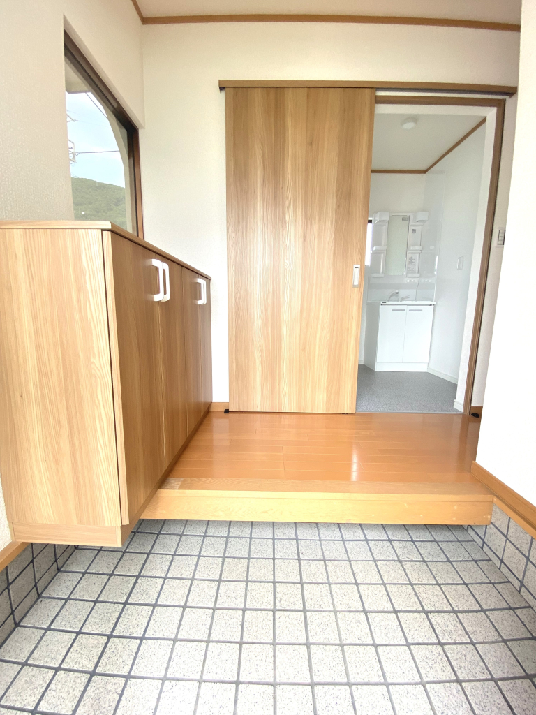 明るい南向きの玄関