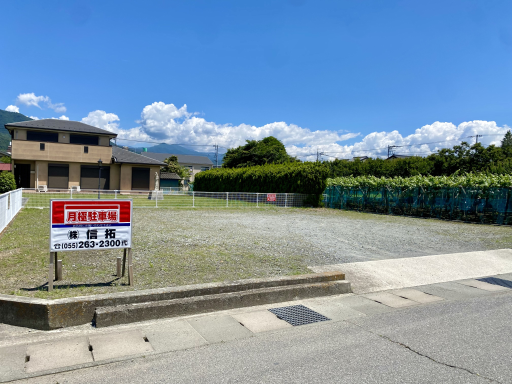 賃貸中駐車場