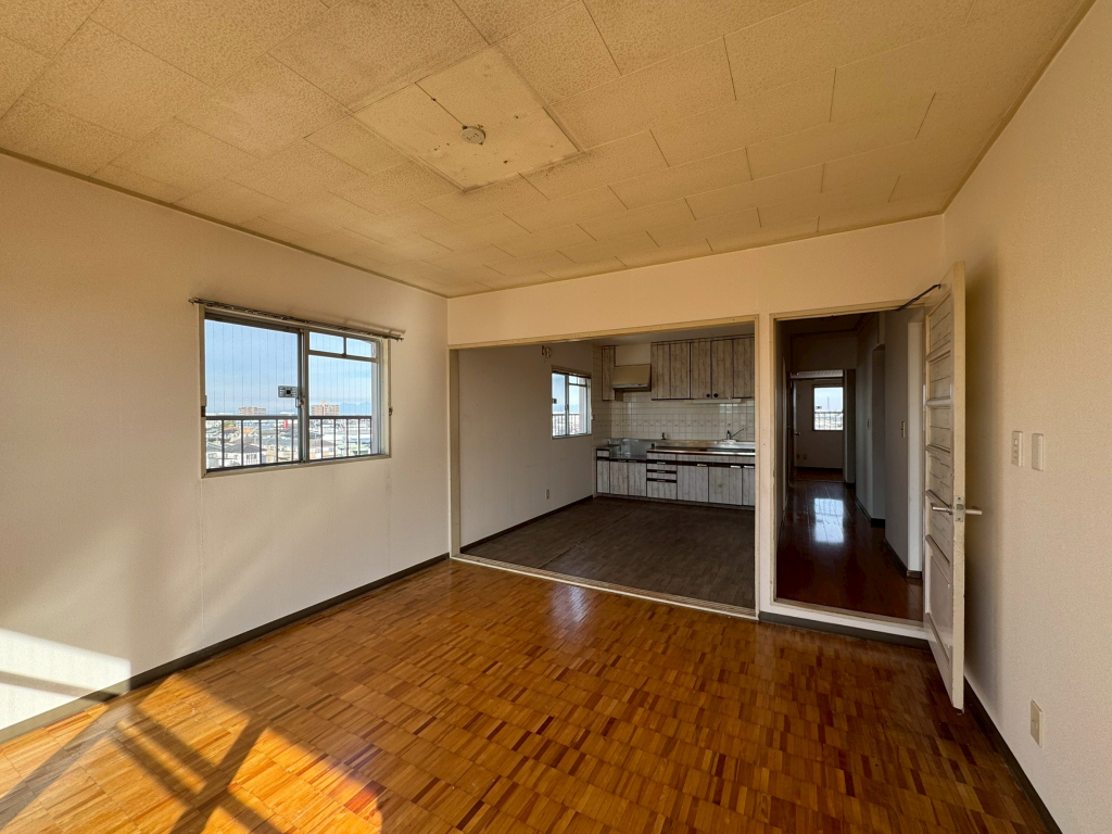 洋室8.3帖はDKと繋がりの為、LDKとして利用可能です。