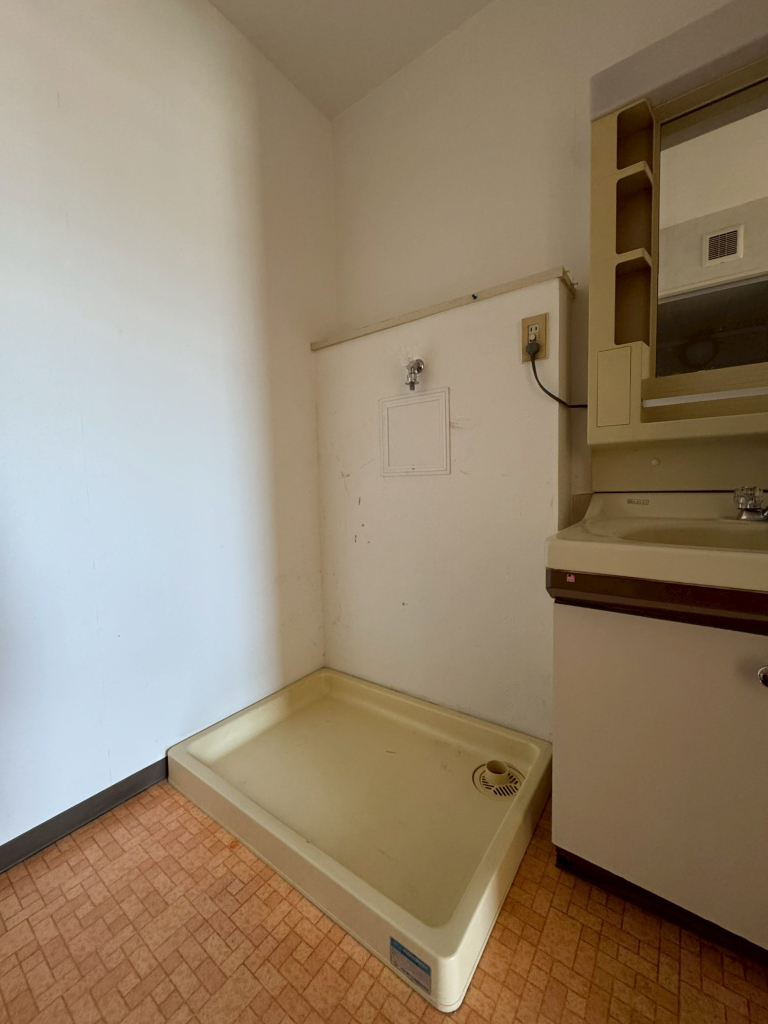 洗濯機置場も広く、機種、サイズにもよりますがドラム式洗濯機も設置可能です。