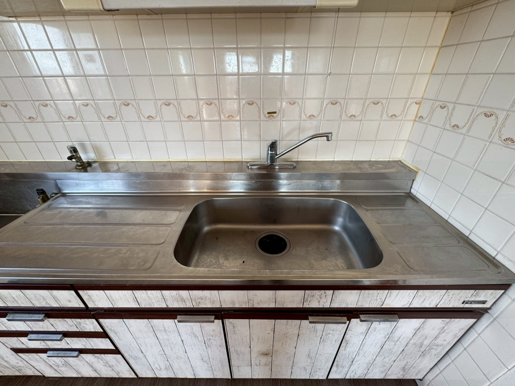 調理スペースも広く、右側もスペースがありますので、食器カゴも設置可能です。