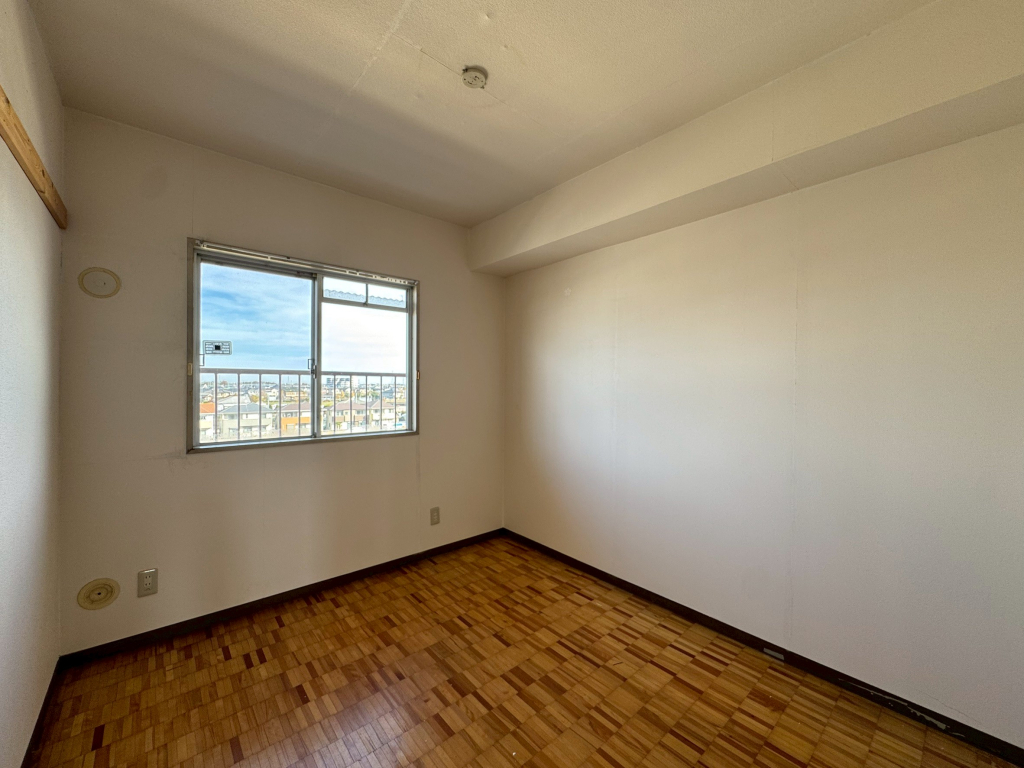 北側洋室は子供部屋、書斎、洋服部屋等色々な用途としてご利用いただけます。