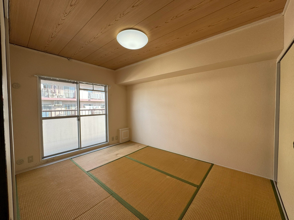北側和室も明るく、バルコニー完備