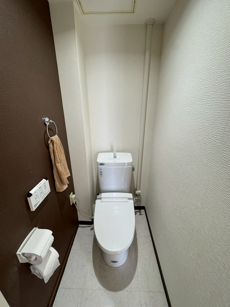 清潔感のあるトイレ、温水洗浄便座完備