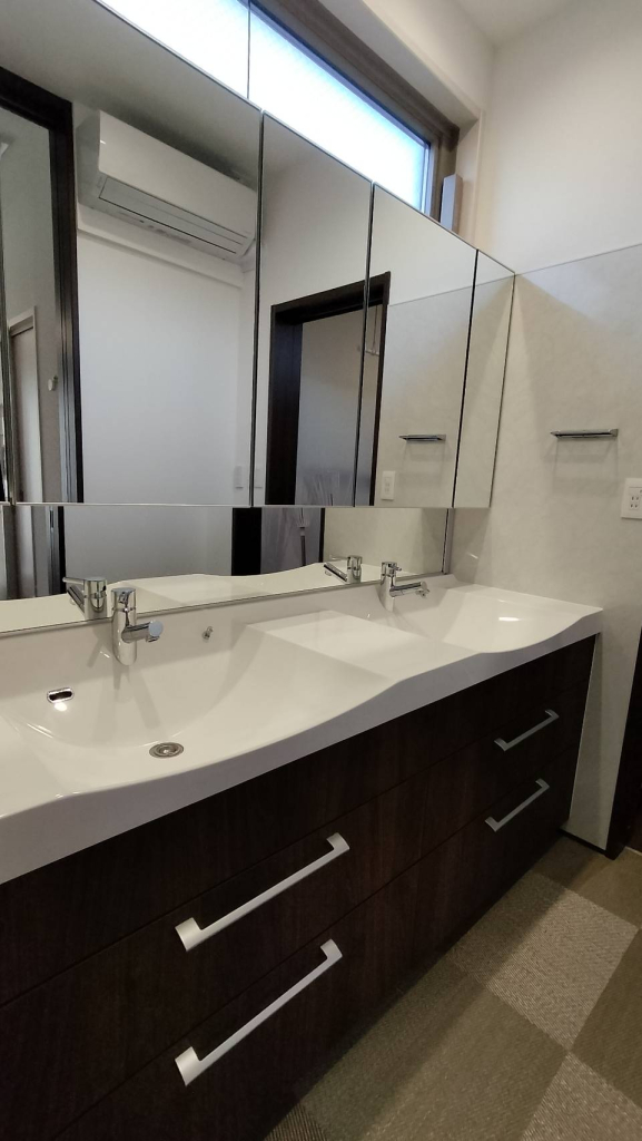 １階洗面化粧台