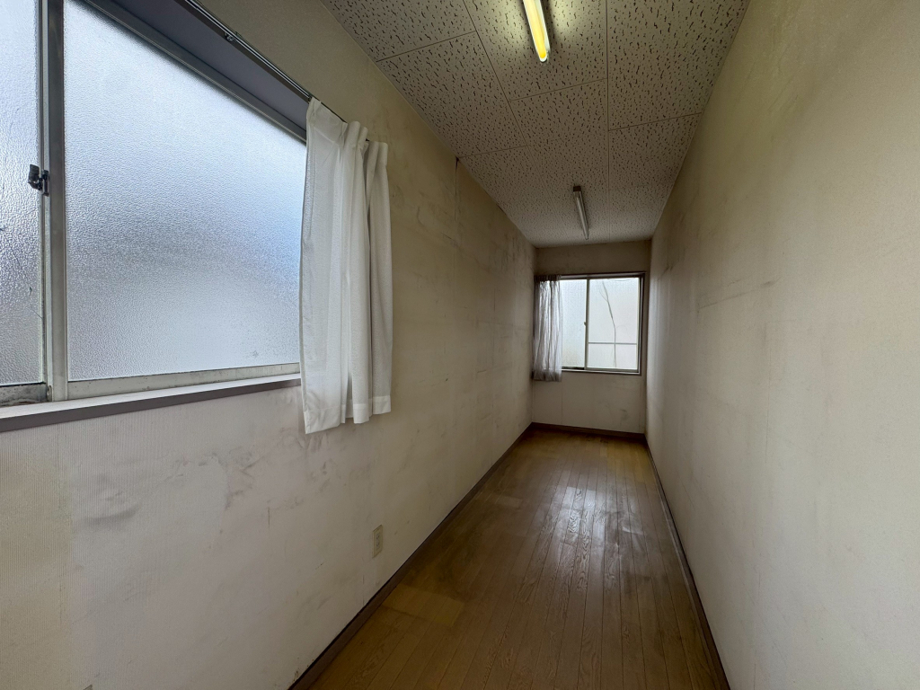 2階にも物置スペースがございます。