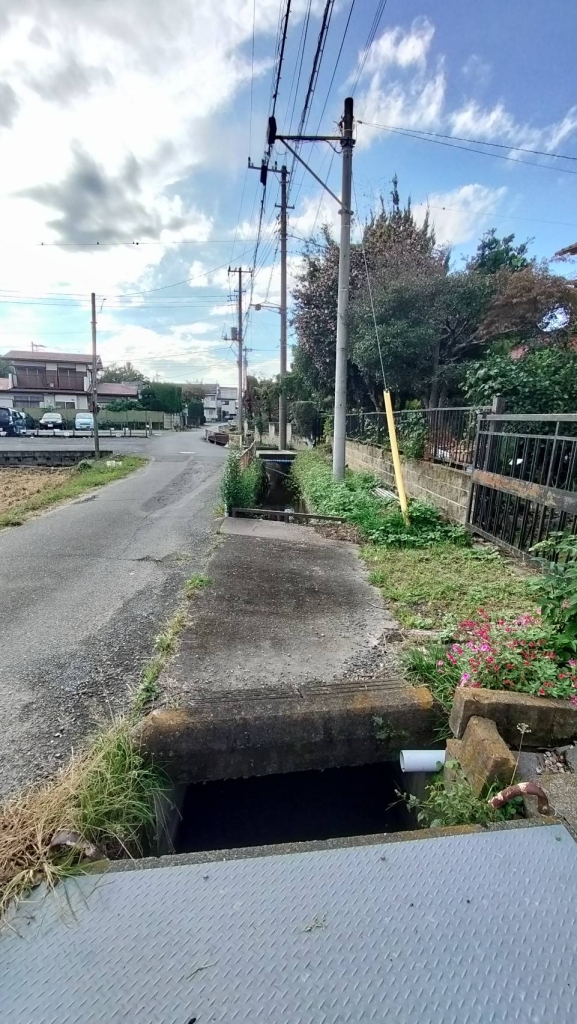 南側公道（水路）