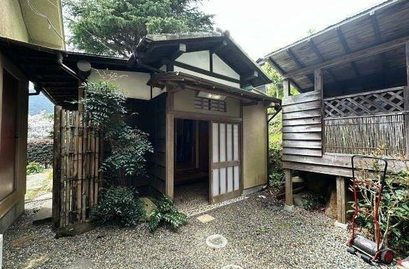離れ玄関