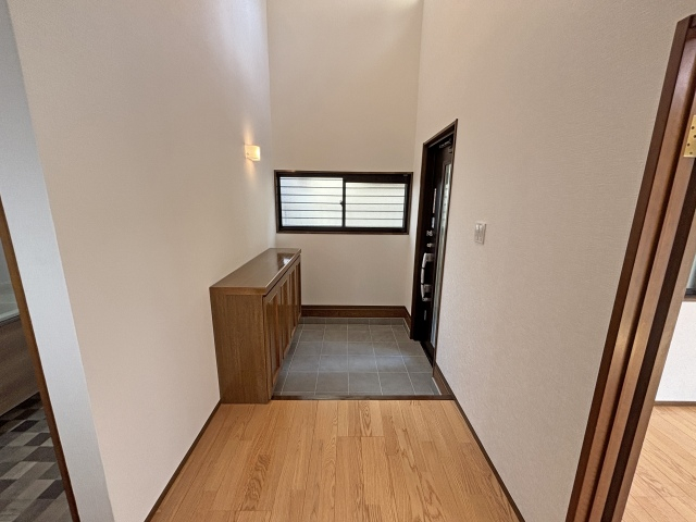 吹抜け天井の玄関
