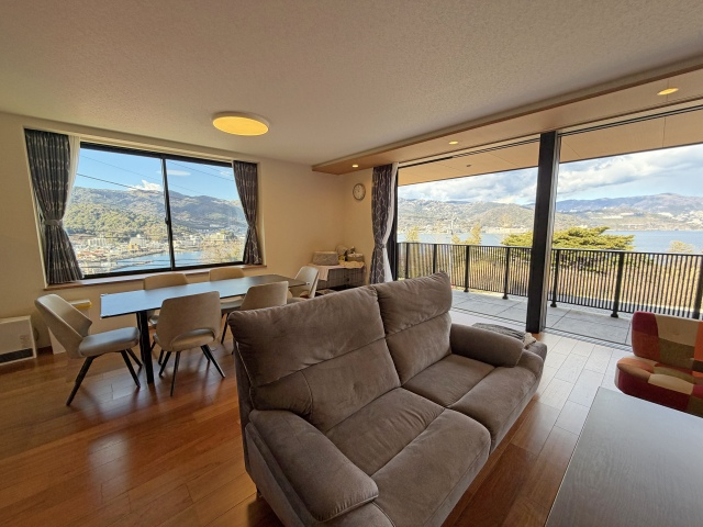 明るいリビングダイニング