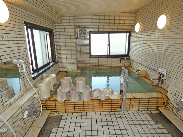 共用施設：源泉かけ流しの温泉大浴場