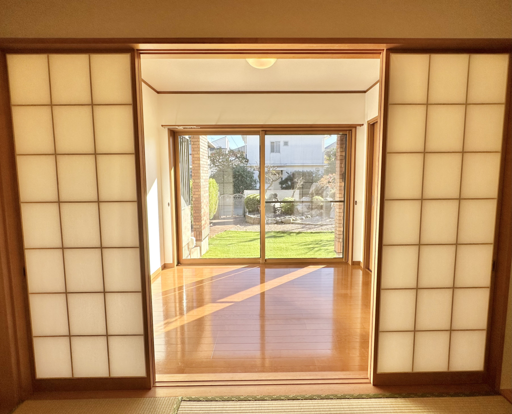 和室の先にある板の間 