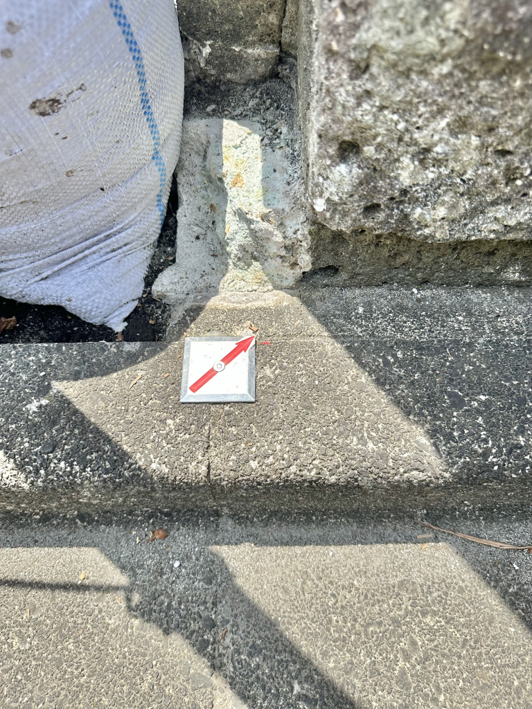 西側境界石