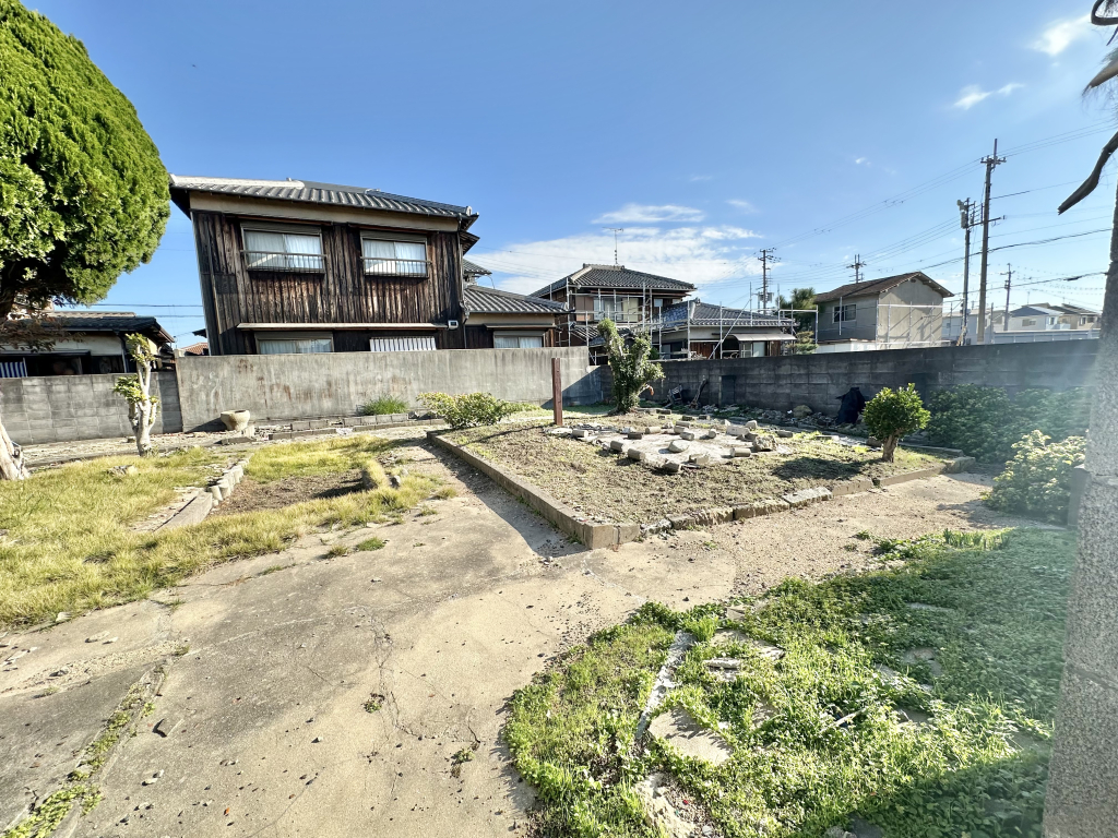 敷地奥の西側から撮影 