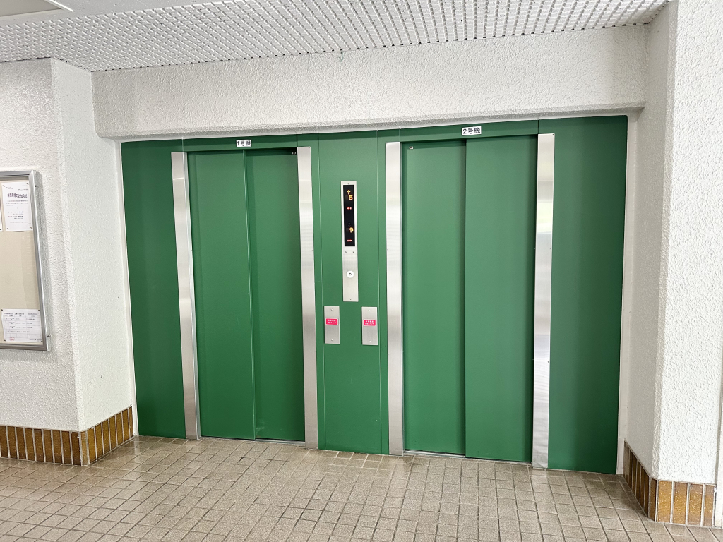 エレベーター２基 