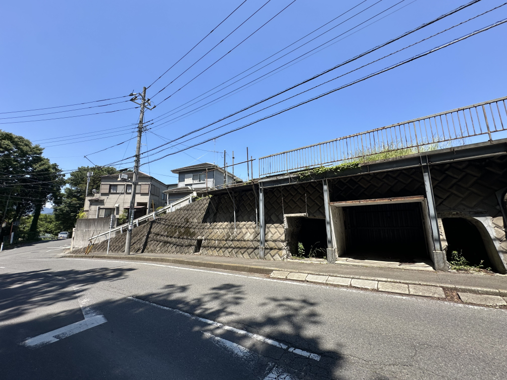 前面道路含む外観③ 