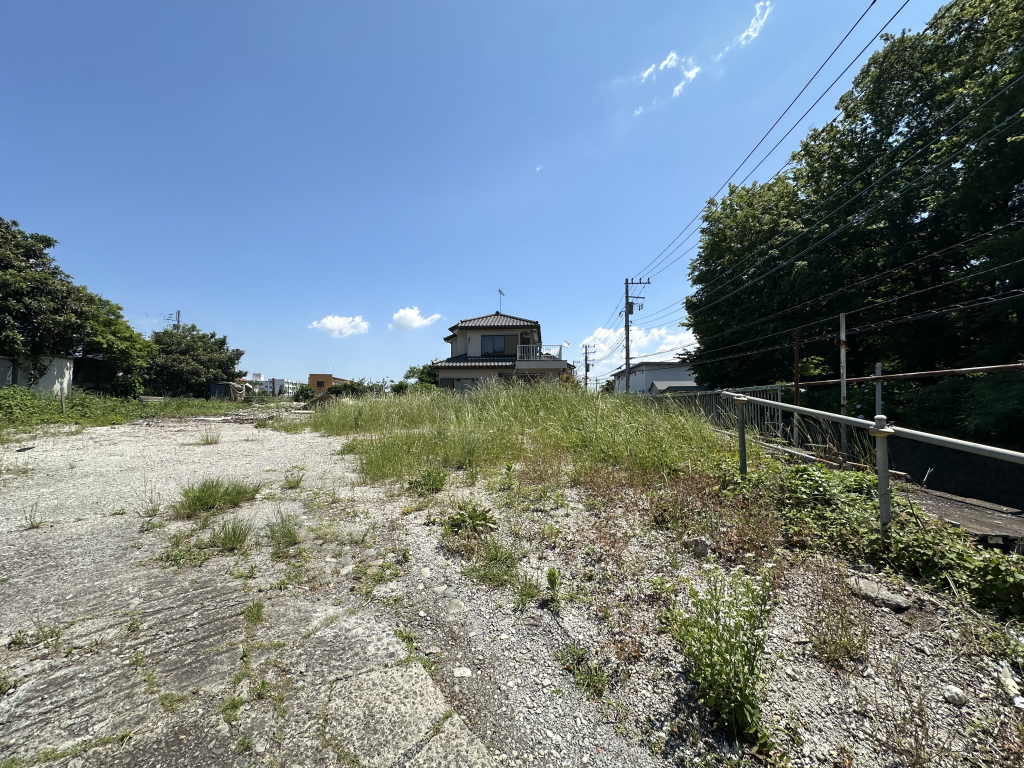 土地入口　東側に向けて撮影