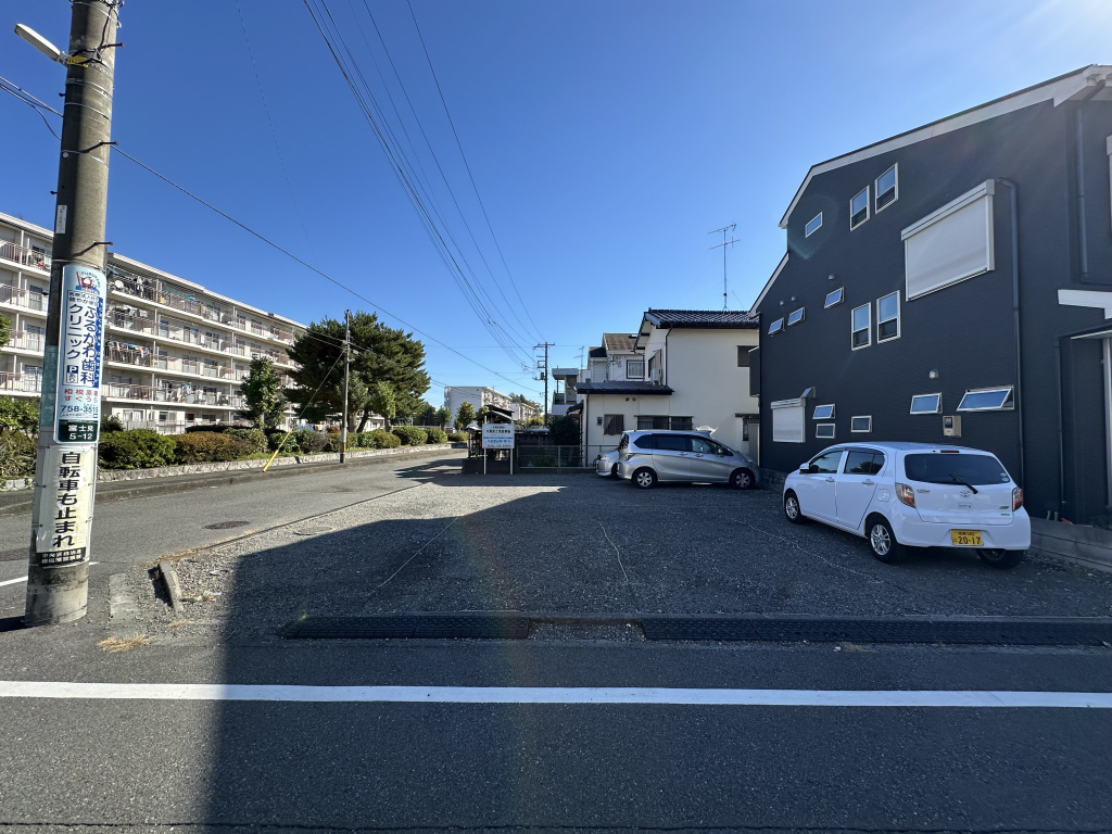 北西側道路含む外観② 