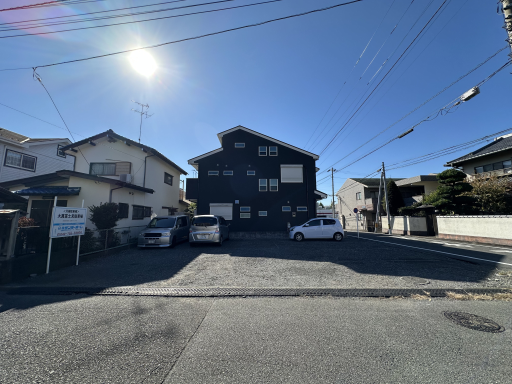 北東側道路含む外観① 