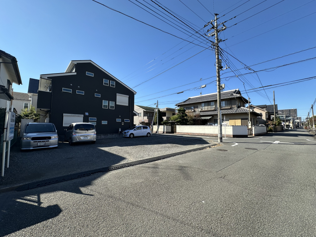 北東側道路含む外観② 