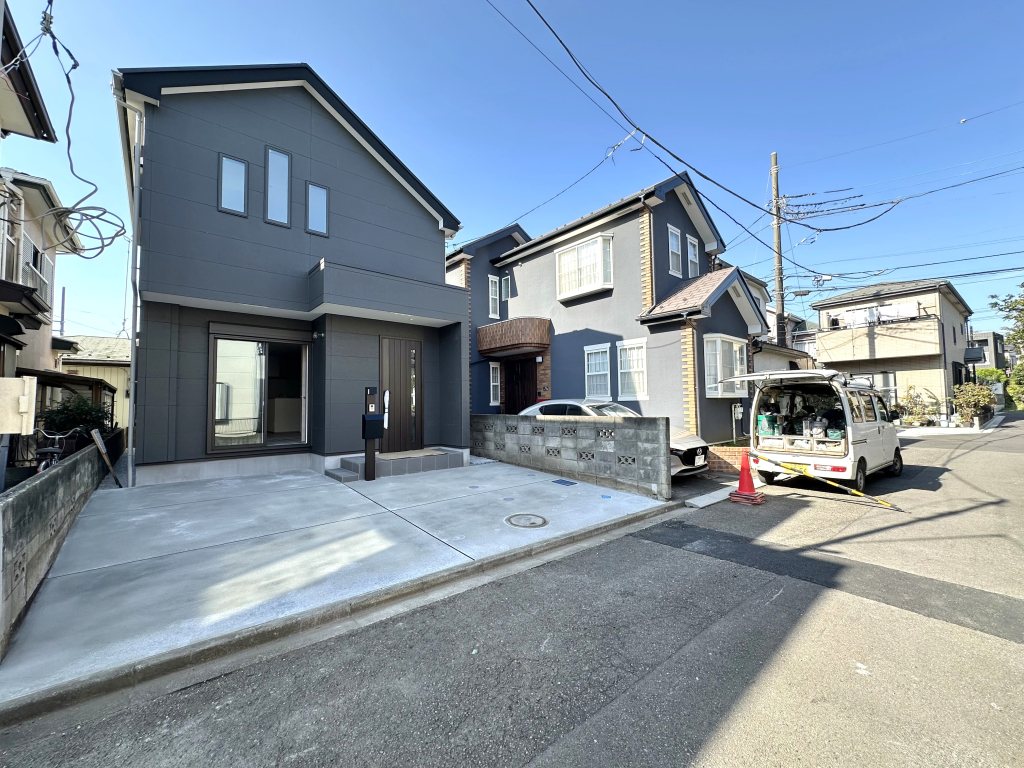 北西側道路含む外観 