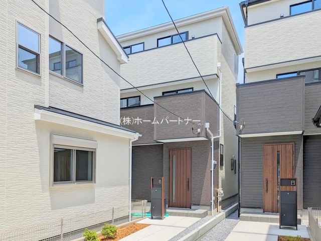 ☆秘密の隠れ家が我が家です☆ 道路からも中に入りますので小さなお子様の飛び出しなども防げて安心です♪