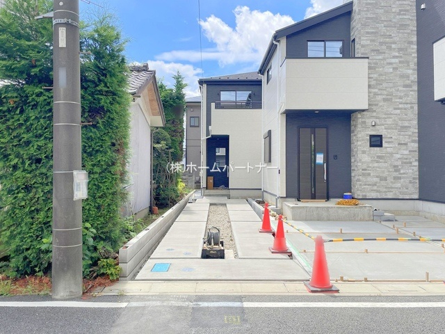 ☆秘密の隠れ家が我が家です☆ 道路からも中に入りますので小さなお子様の飛び出しなども防げて安心です♪