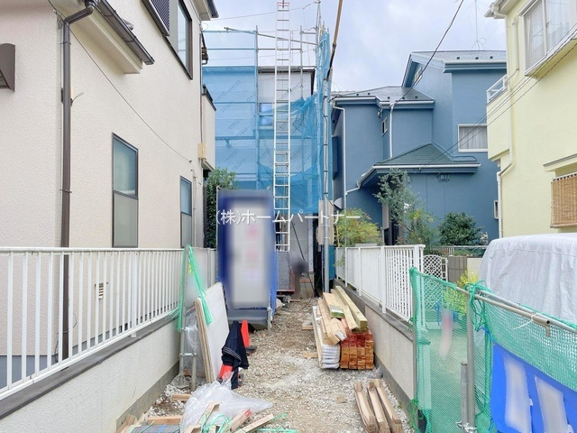 ☆秘密の隠れ家が我が家です☆ 道路からも中に入りますので小さなお子様の飛び出しなども防げて安心です♪
