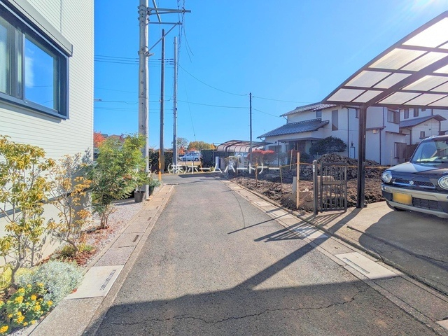 ☆秘密の隠れ家が我が家です☆ 道路からも中に入りますので小さなお子様の飛び出しなども防げて安心です♪