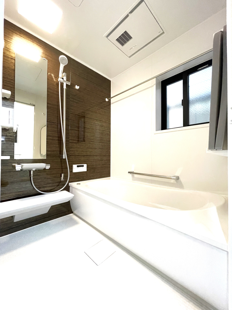 ☆☆ 憧れの広々サイズバスルーム ☆☆ 足を延ばせてゆっくりとくつろげる広々バスルーム。