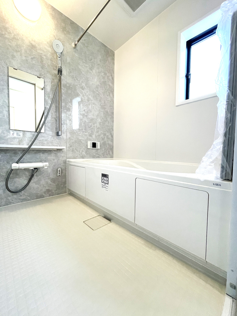 ☆憧れの広々サイズバスルーム　☆ 足を延ばせてゆっくりとくつろげる広々バスルーム。