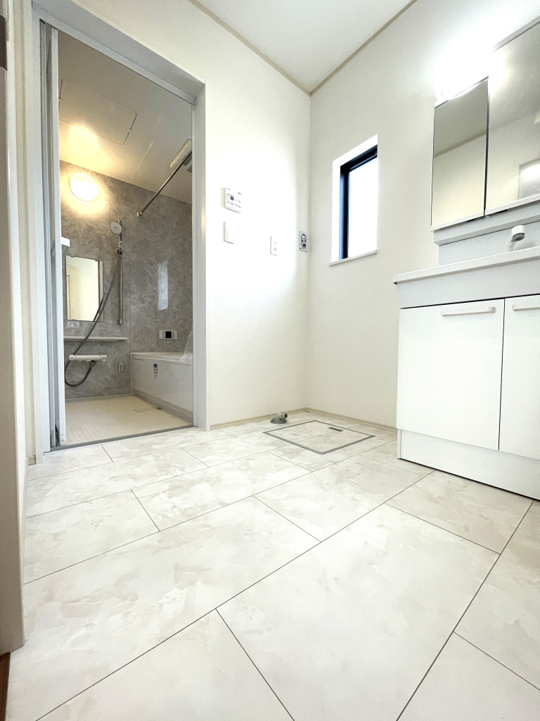 ☆広々洗面ルーム☆ 1日の始まりや入浴前に必ず入る空間だからこそ、清潔感や広さが重要に