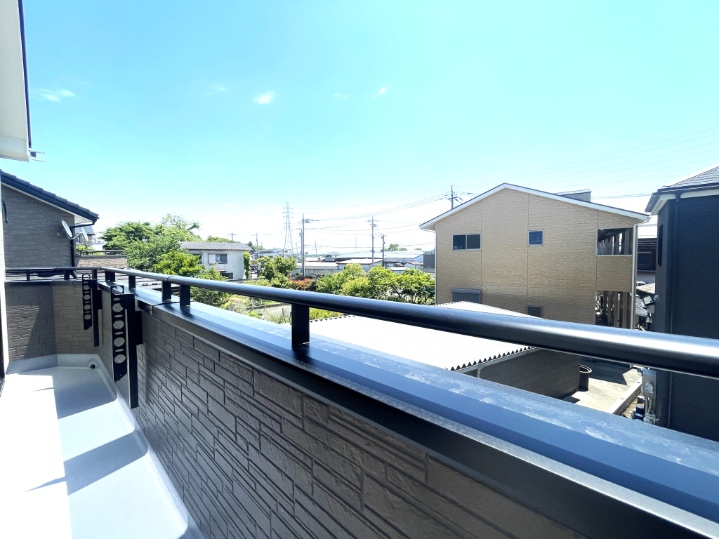 ☆南向きバルコニーの恵み☆ 干すだけではもったいない。楽しめる素敵な広々としたバルコニー