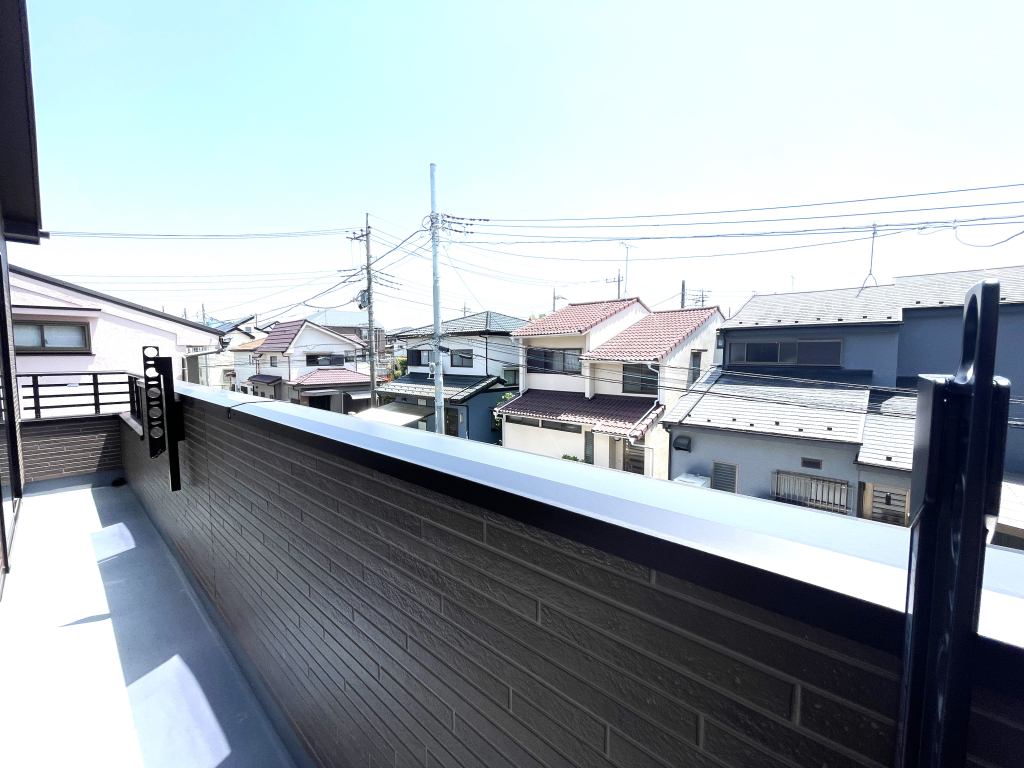 ☆南向きバルコニーの恵み☆ 干すだけではもったいない。楽しめる素敵な広々としたバルコニー
