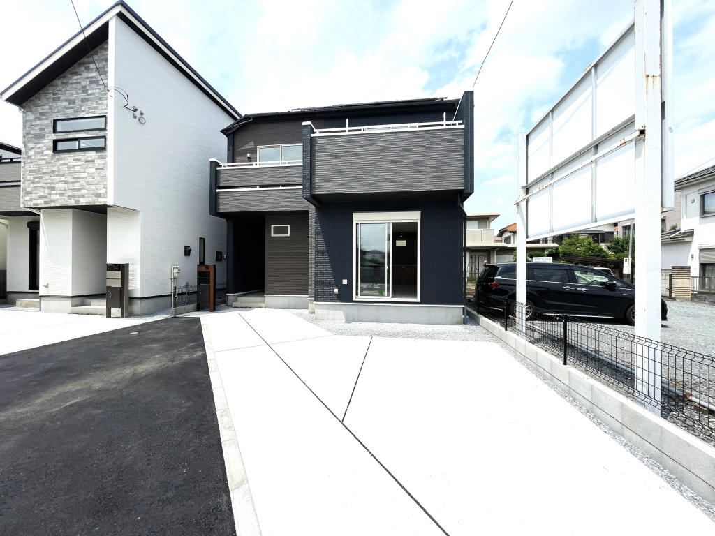 ☆☆　夢と憧れの駐車場２台　☆☆ 通勤用、自家用車用、お客様用など駐車場２台分は憧れ。