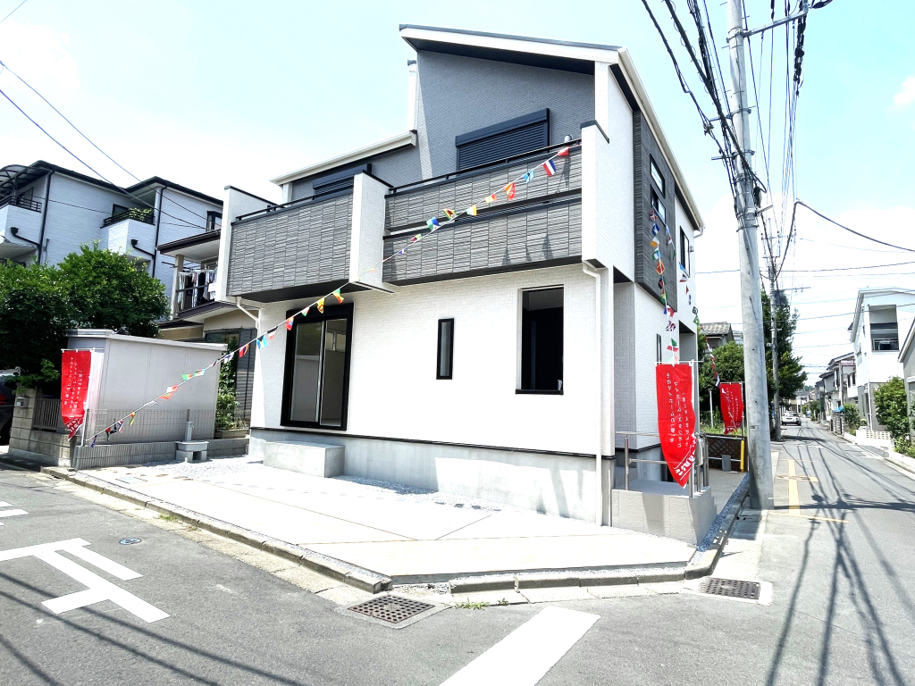 ☆☆　夢と憧れの駐車場２台　☆☆ 通勤用、自家用車用、お客様用など駐車場２台分は憧れ。