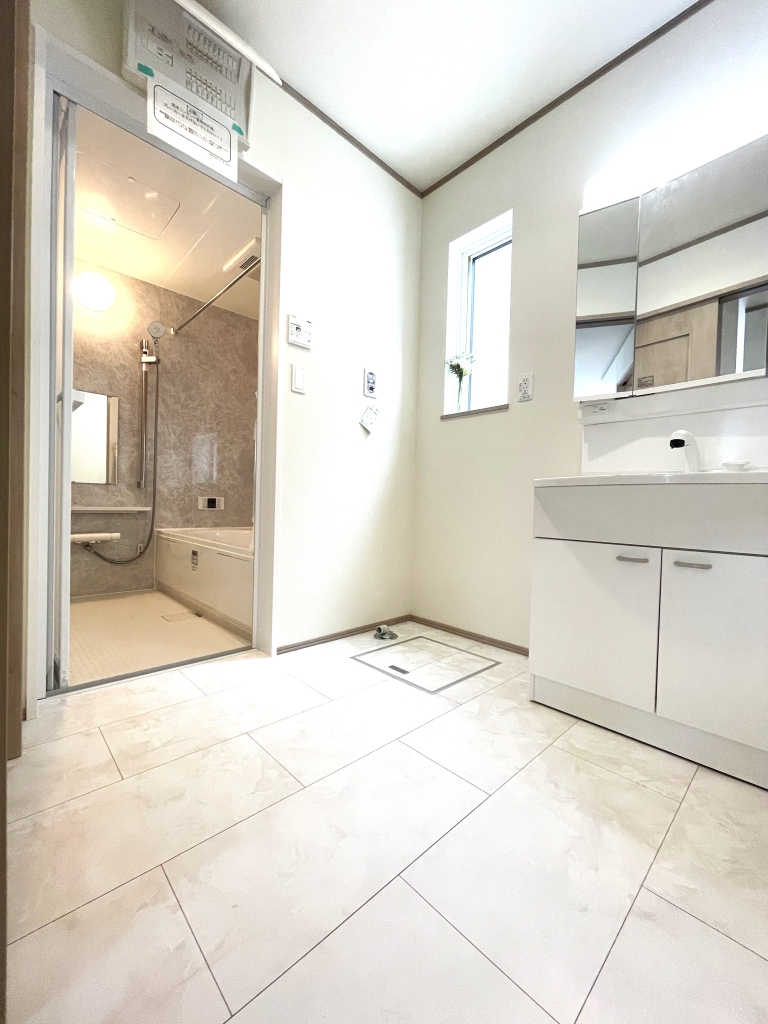 ☆広々洗面ルーム☆ 1日の始まりや入浴前に必ず入る空間だからこそ、清潔感や広さが重要に