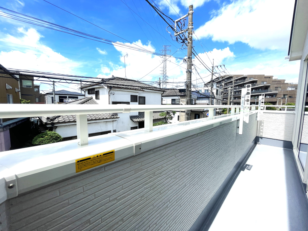 ☆南向きバルコニーの恵み☆ 干すだけではもったいない。楽しめる素敵な広々としたバルコニー