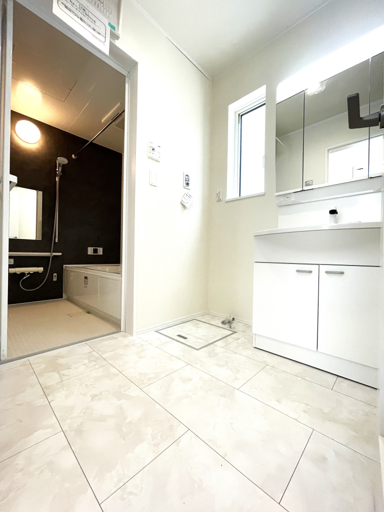 ☆広々洗面ルーム☆ 1日の始まりや入浴前に必ず入る空間だからこそ、清潔感や広さが重要に