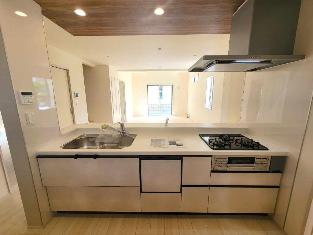 ☆奥様の聖地・カウンターキッチン☆ 収納豊富で使い勝手良いカウンターキッチンは奥様に大切な空間