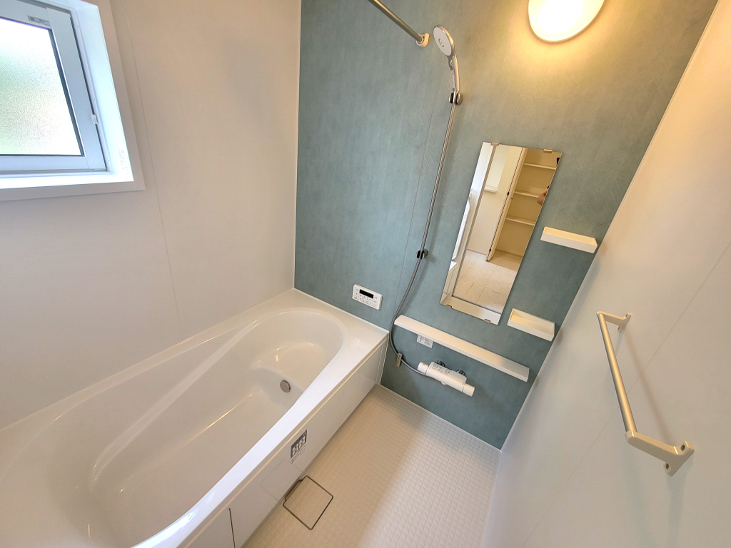 ☆憧れの広々サイズバスルーム　☆☆ 足を延ばせてゆっくりとくつろげる広々バスルーム。