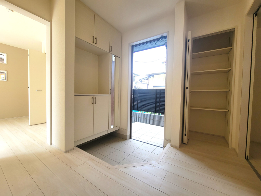 ☆マイホームの顔として☆ 天井が高く玄関先に荷物が出ていない玄関は自信を持っておもてなしできる空間♪