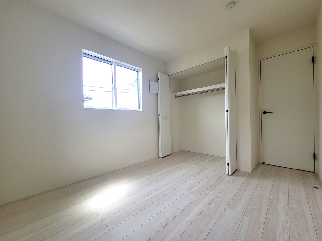 ☆お子様にも格別な空間を☆ お子様の成長にも欠かせない陽ざし。朝の目覚めも太陽の力でスッキリと