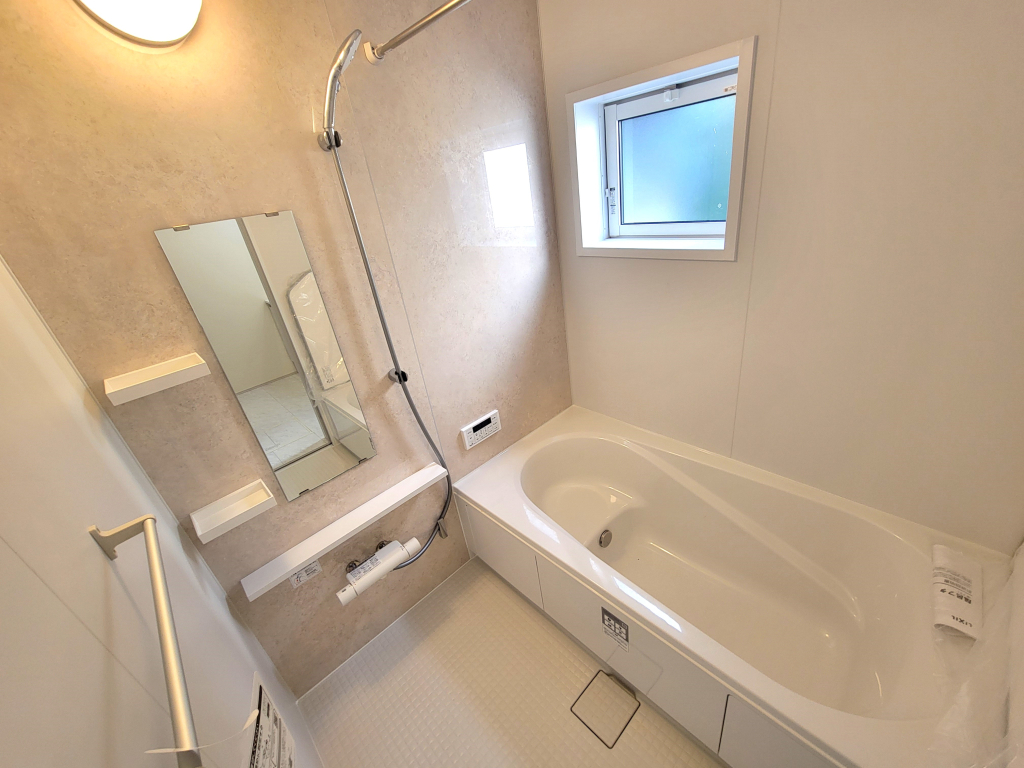 ☆憧れの広々サイズバスルーム ☆☆ 足を延ばせてゆっくりとくつろげる広々バスルーム。