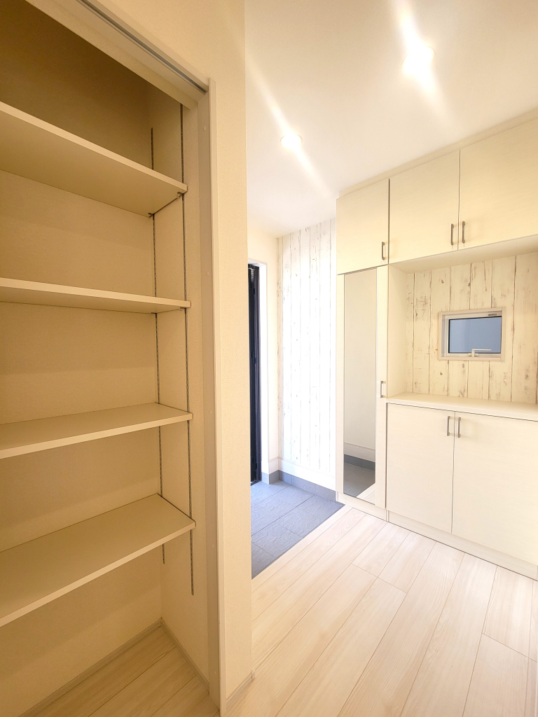 ☆明るく広い玄関☆ お出迎えする明るい玄関は大切なお家の顔です！