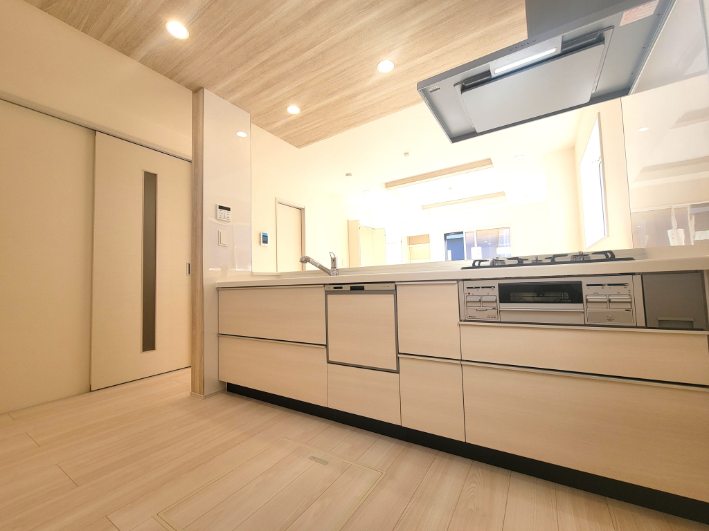 ☆会話が弾むキッチン☆ リビング全体を見渡せ家族全員と会話ができる人気の高いカウンターキッチン