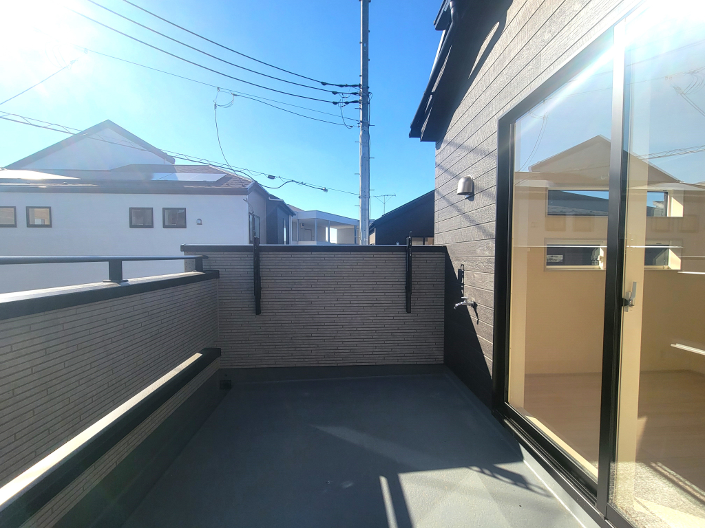 ☆青空がキレイに感じられる☆何気なく外の空気を感じたい時に来てしまう。それが我が家のバルコニー