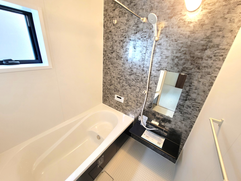 ☆☆　憧れの広々サイズバスルーム　☆☆ 足を延ばせてゆっくりとくつろげる広々バスルーム。