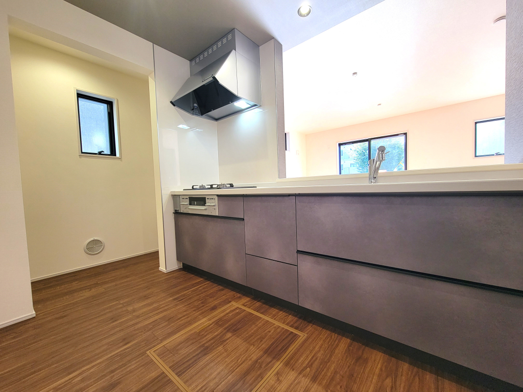 ☆会話が弾むキッチン☆ リビング全体を見渡せ、家族全員と会話ができる人気の高いカウンターキッチン